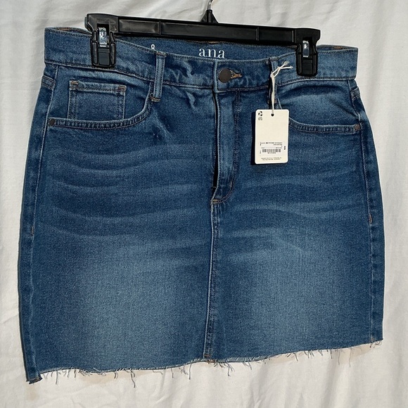 💕NWT💕 a.n.a Distressed Blue Denim Mini Skirt - Picture 1 of 8